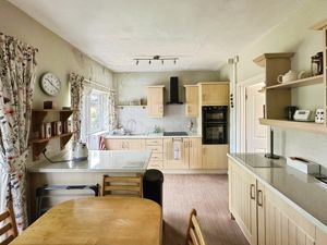 Kitchen Diner- click for photo gallery